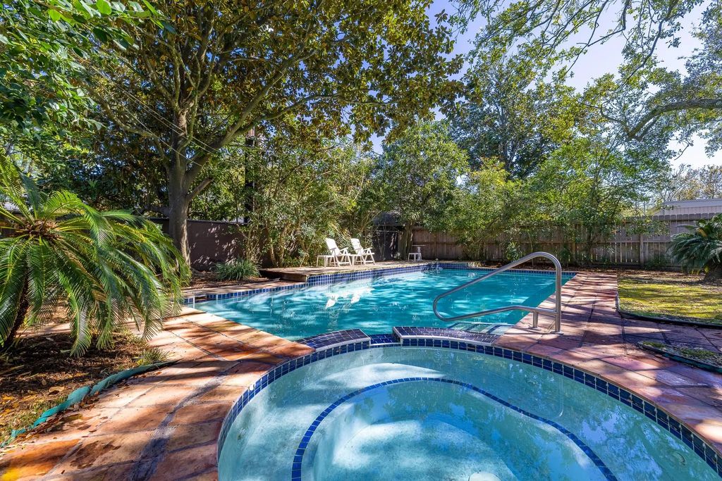 5238 Loch Lomond Drive, Houston