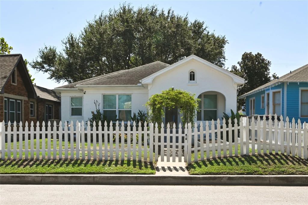 4705 Woodrow Avenue, Galveston