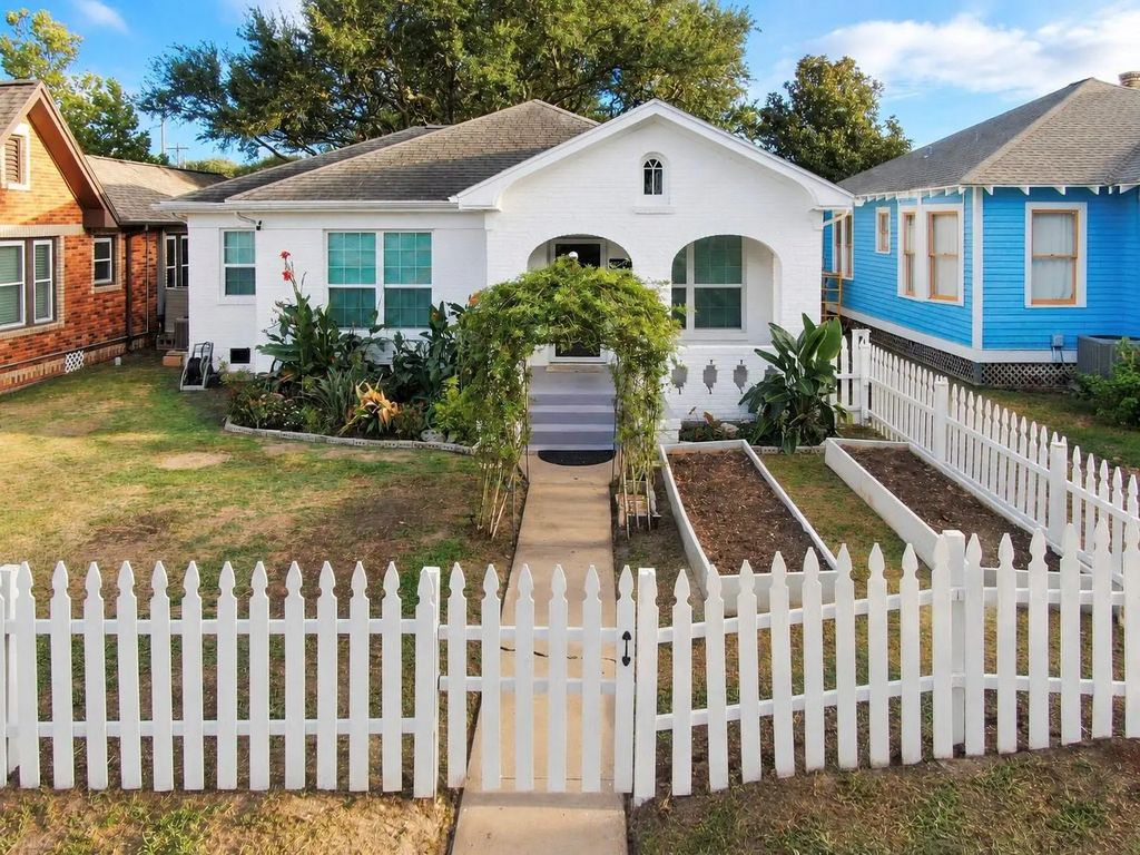4705 Woodrow Avenue, Galveston