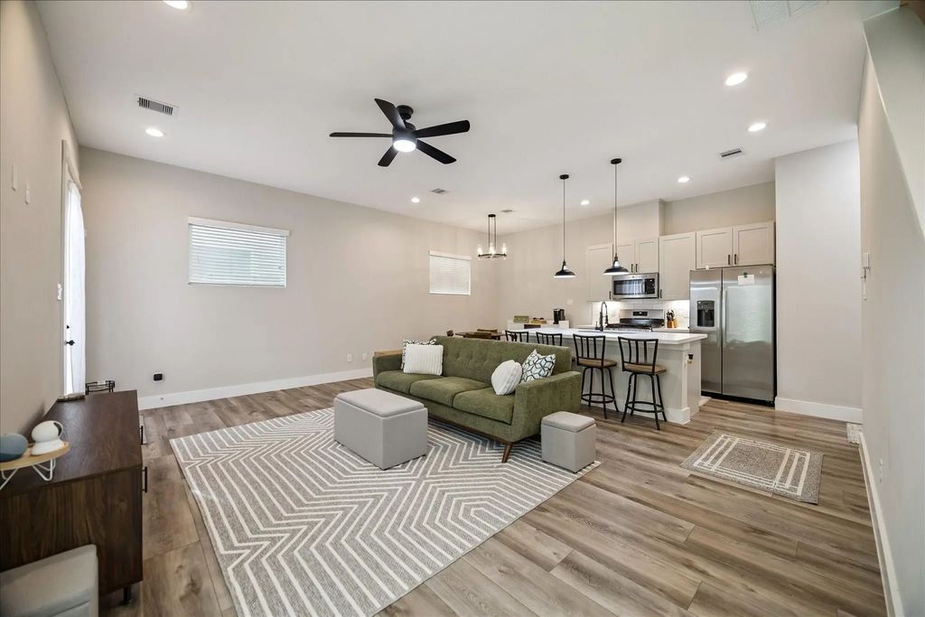 1193 W Tidwell Road, Houston