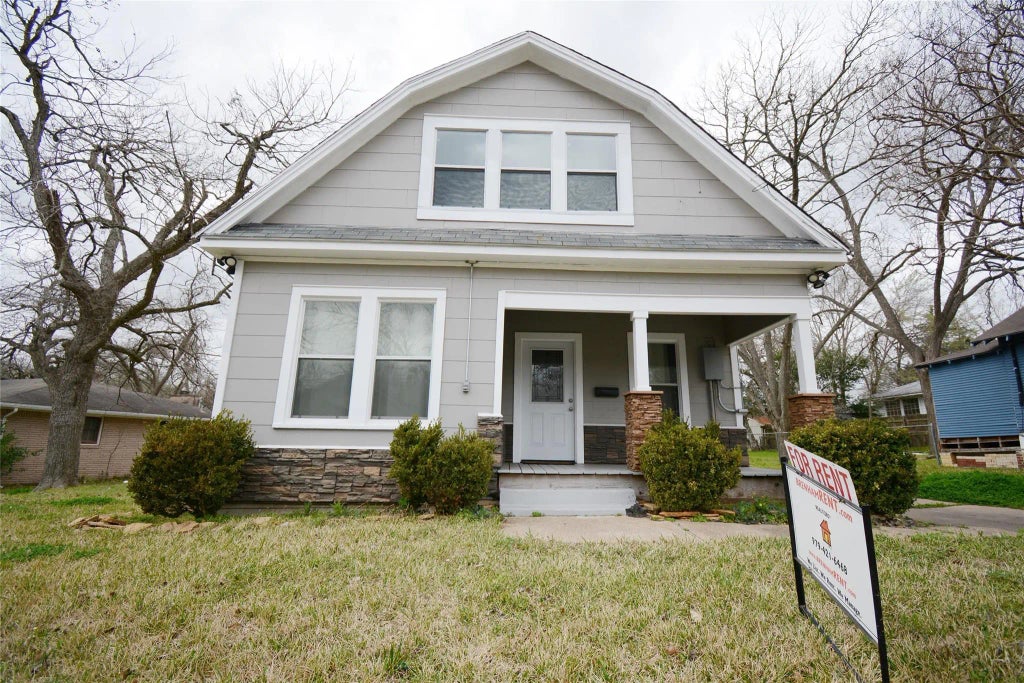 407 N Chappell Hill Street, Brenham