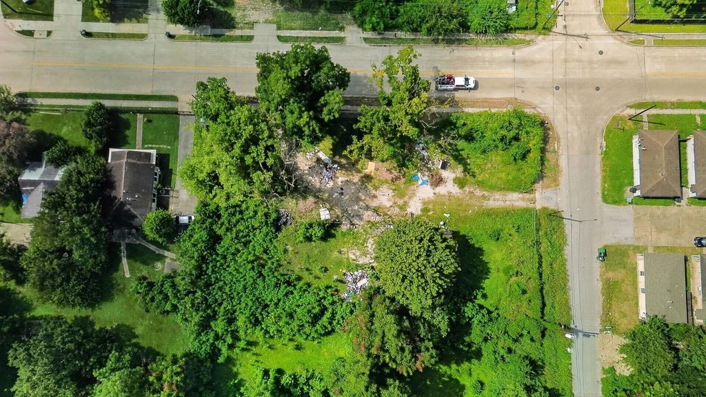8102 Peachtree Street, Houston