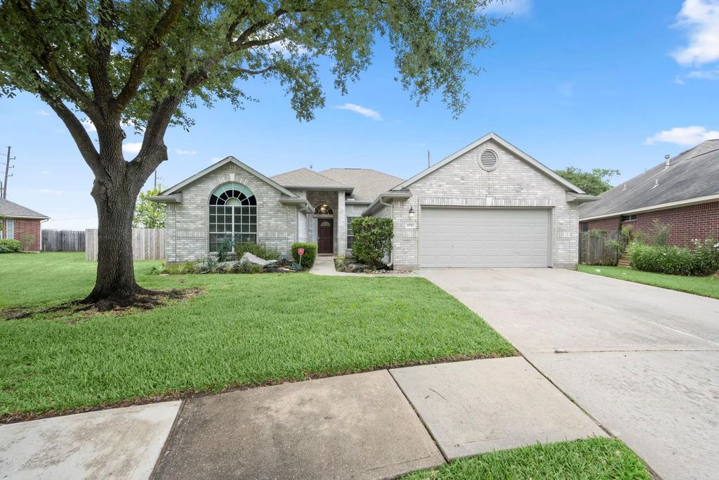11742 Pinos Altos Drive, Tomball