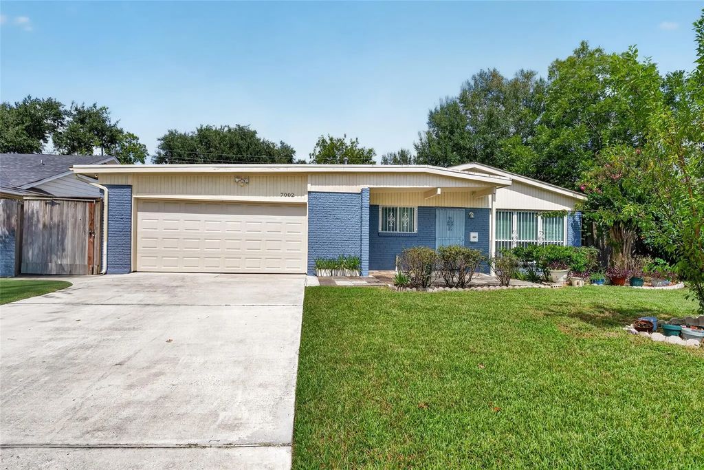 7002 Leader Street, Houston