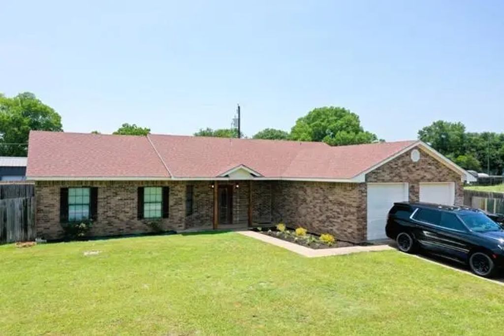 107 Carroll Street, Teague