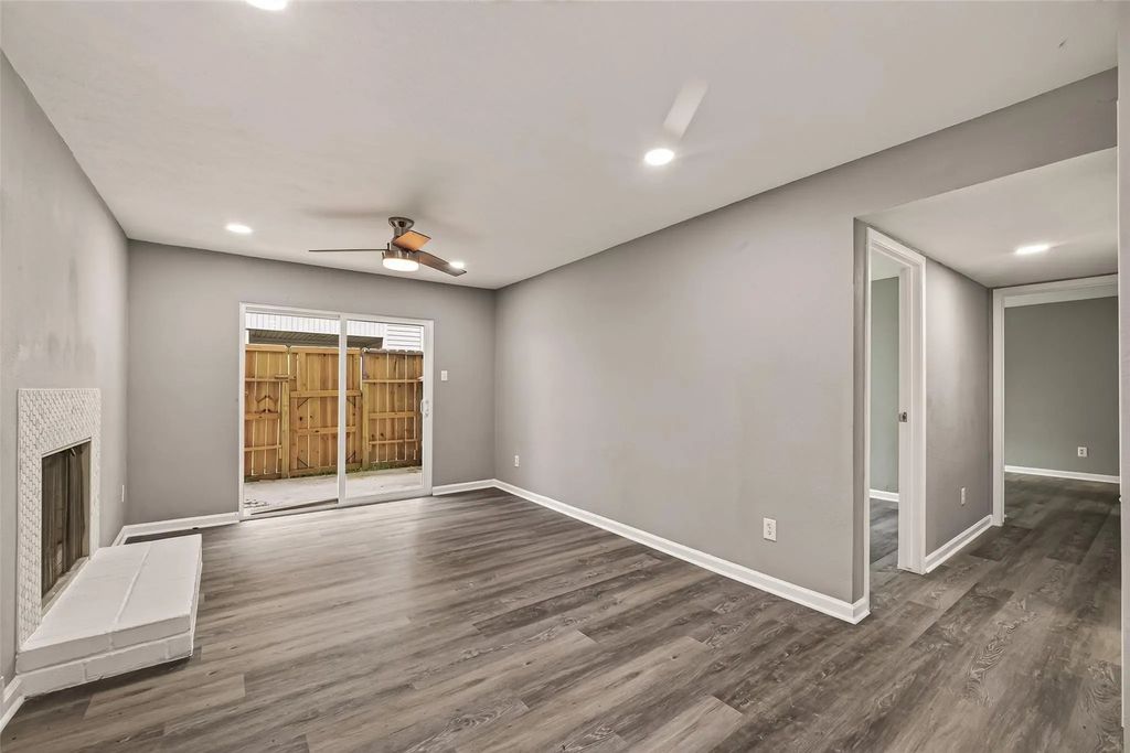 7600 Emmett F Lowry Expressway 313, Texas City