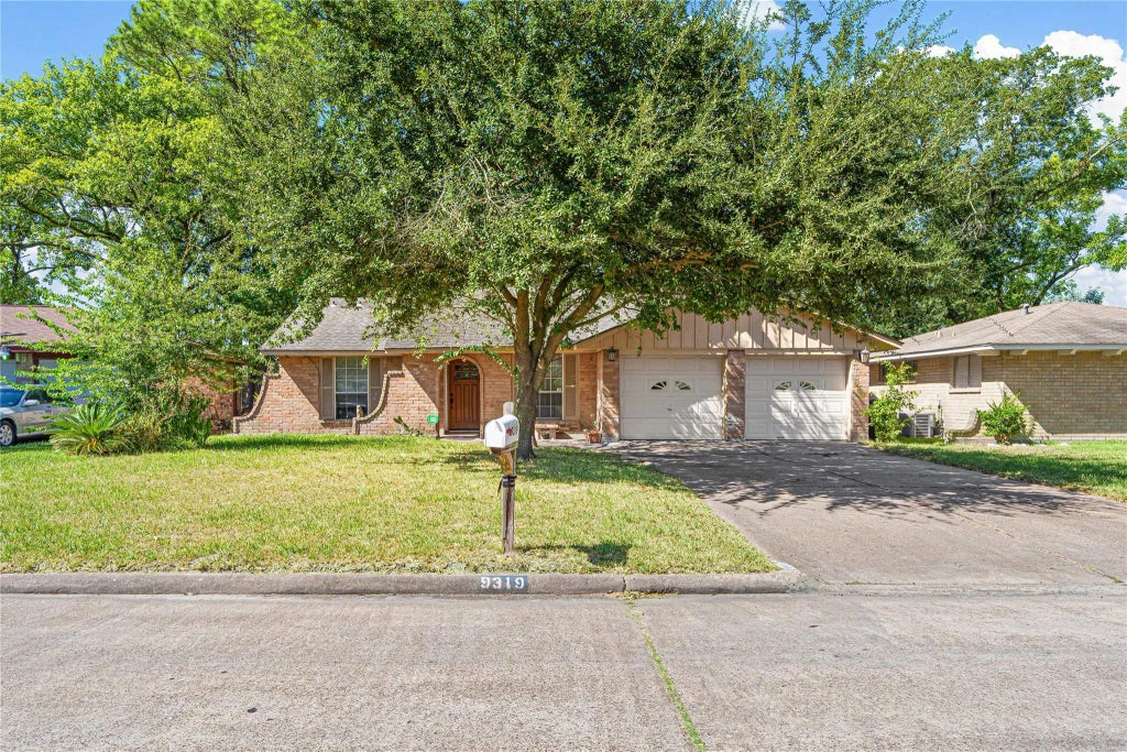 9319 Jaywood Drive, Houston
