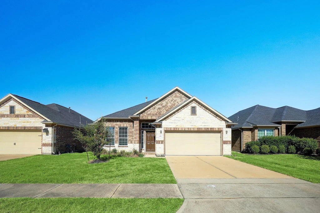 1319 S Maple Drive, Katy