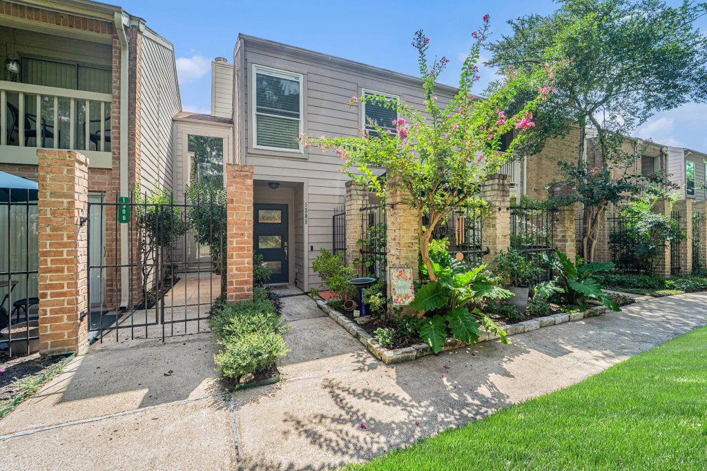 800 Country Place Drive 1305, Houston