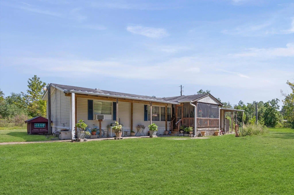 806 County Road 2112, Liberty