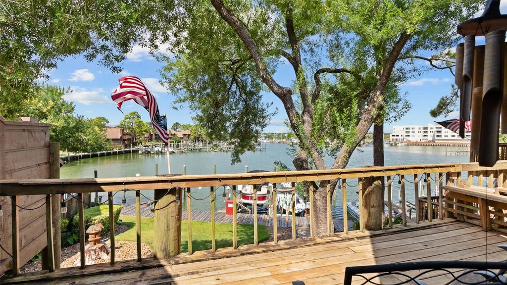 655 Davis Road, League City