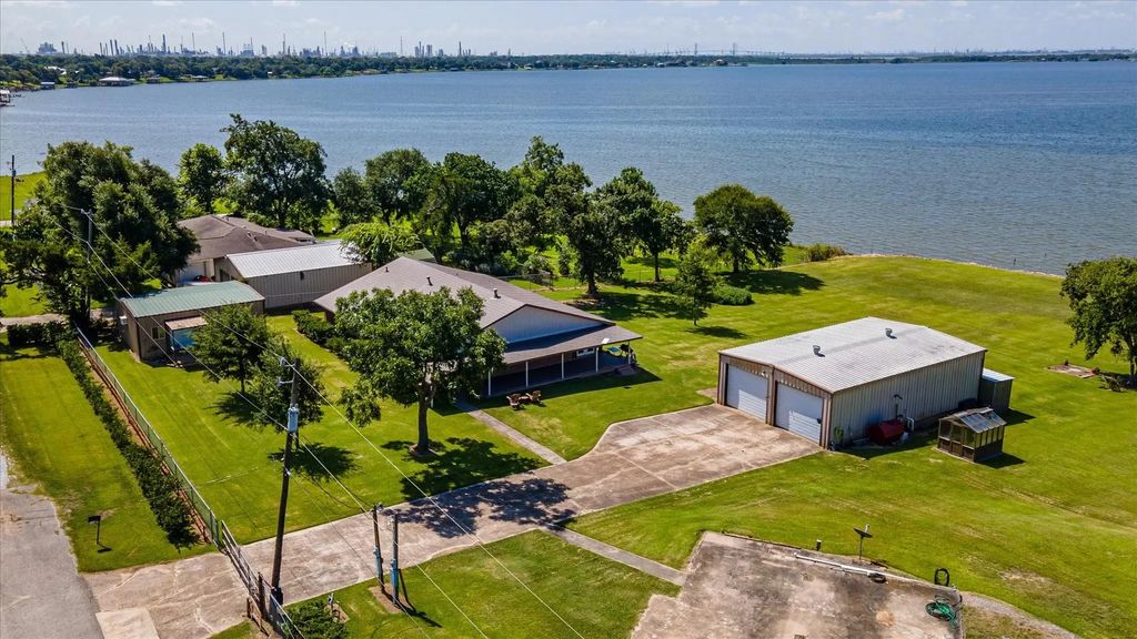 1730 Hillcrest Street, Baytown