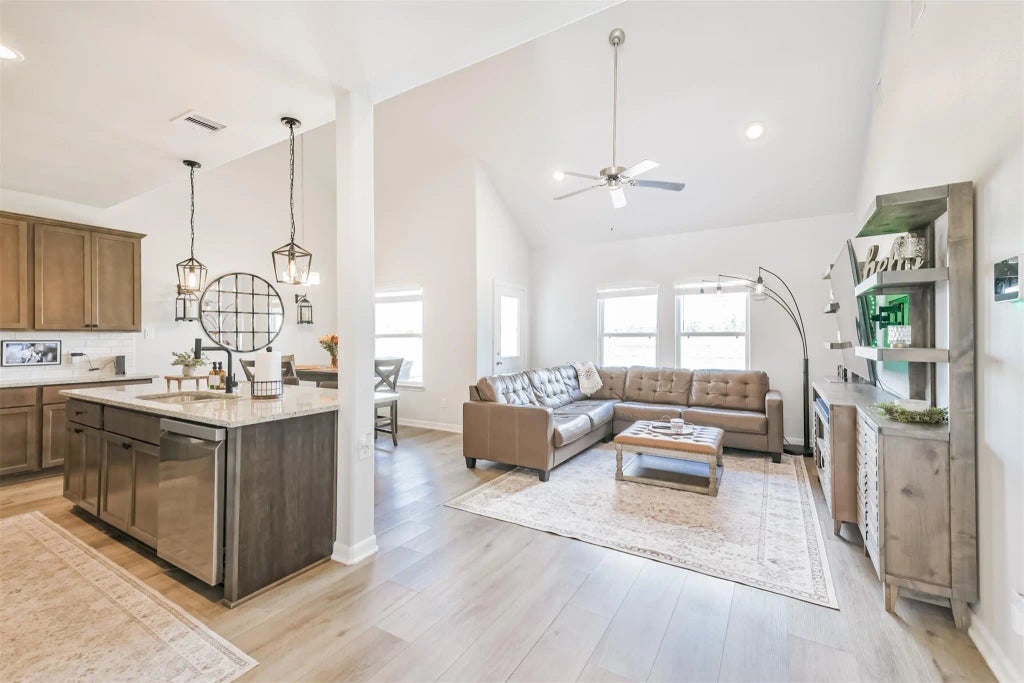 6138 Hazel Lake Dr, Conroe