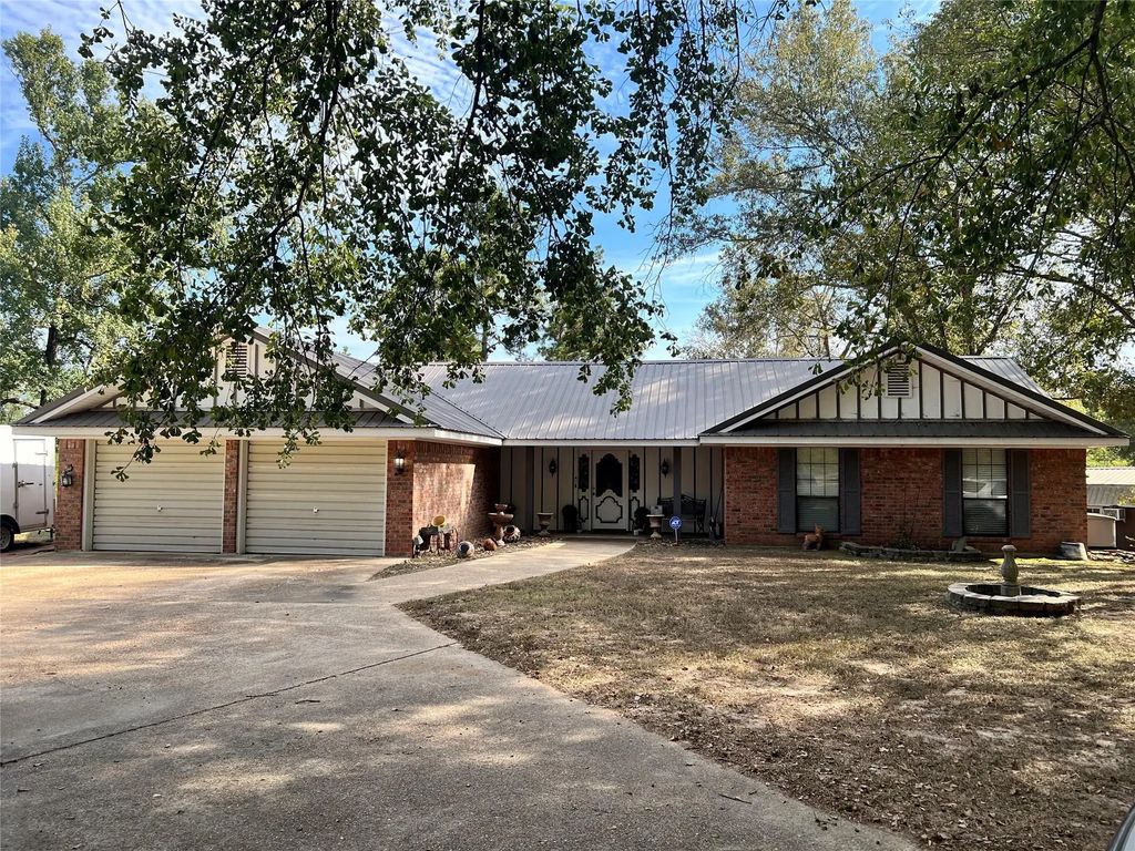 8268 Fm 2694, Shelbyville