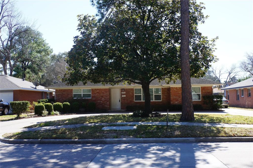 9905 Westview Drive, Houston