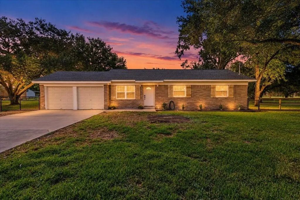 3405 Meadowlark Lane, Alvin