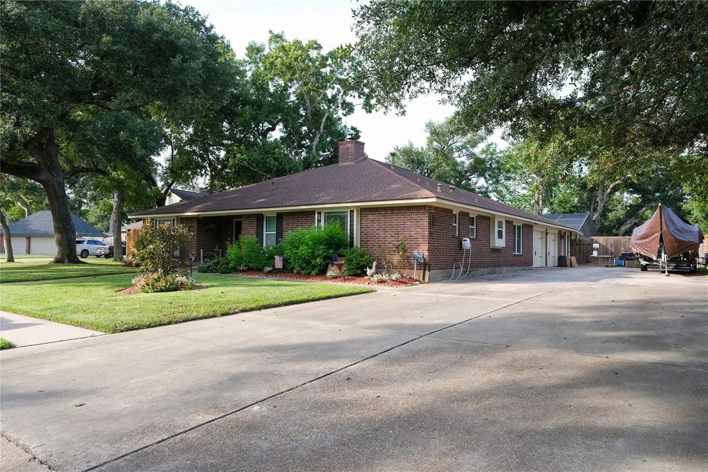 324 Juniper Street, Lake Jackson