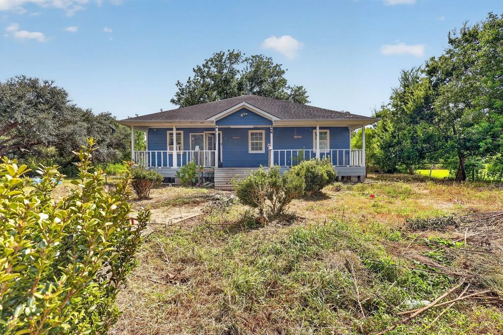118 County Road 932a/elm, Alvin