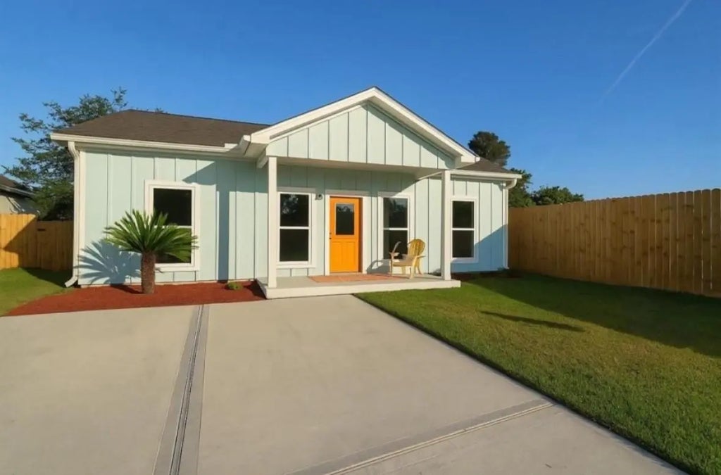 502 Jenni Lane, Dickinson