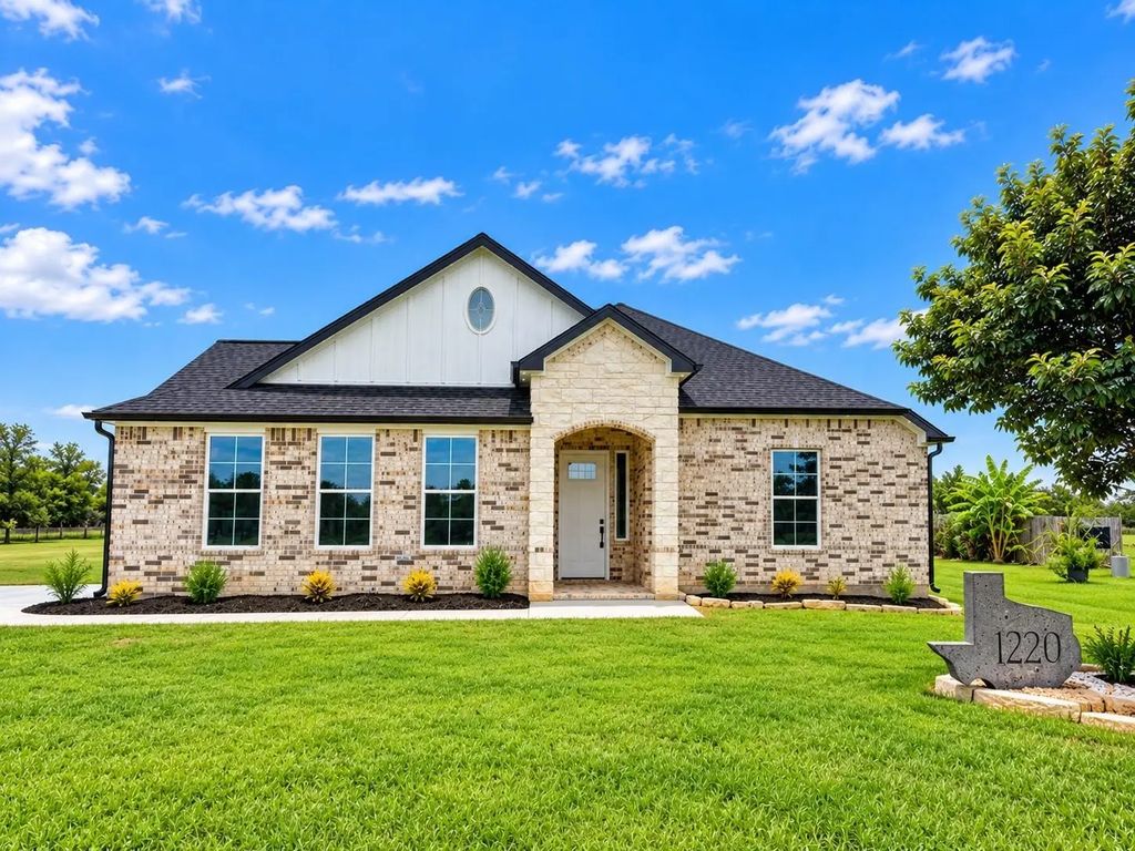 1220 Appaloosa Circle, Angleton