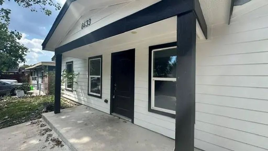 8433 Lenore Street, Houston