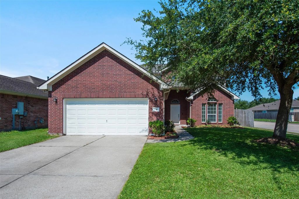 131 Sunset Falls Drive, La Marque