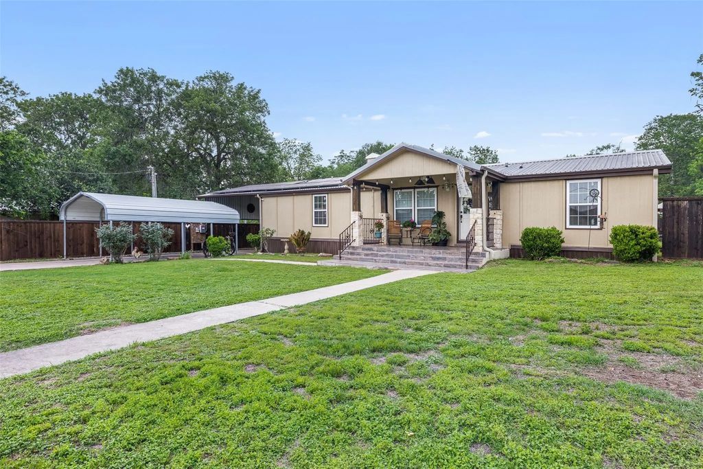 857 E Guadalupe Street, La Grange