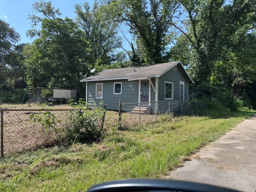 6823 Isla Road, Brookside Village