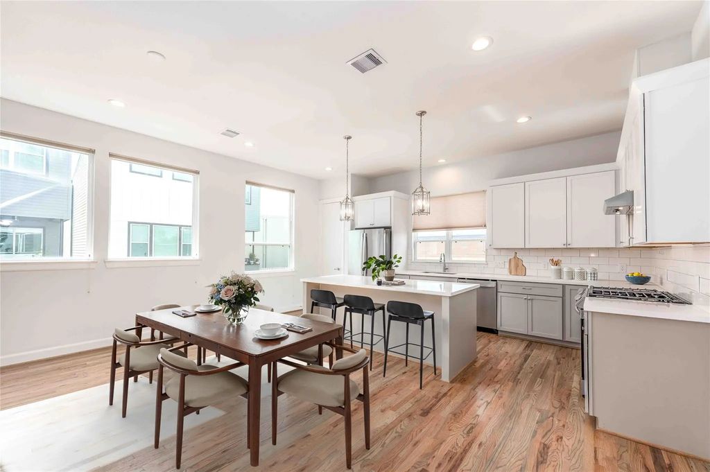 2471 W 11th Street, Houston