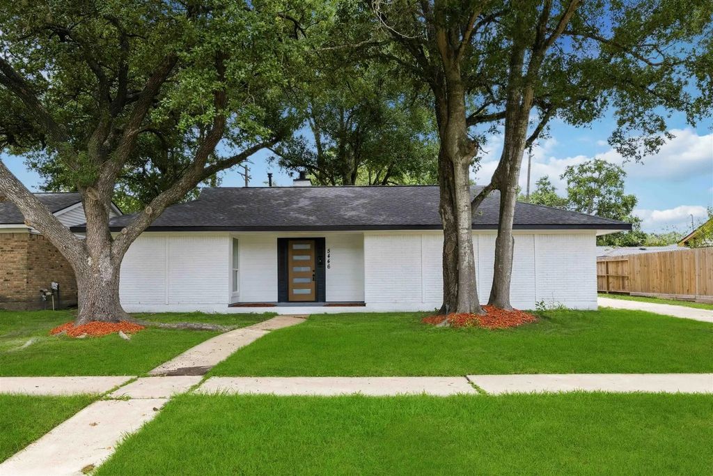 5446 Loch Lomond Drive, Houston