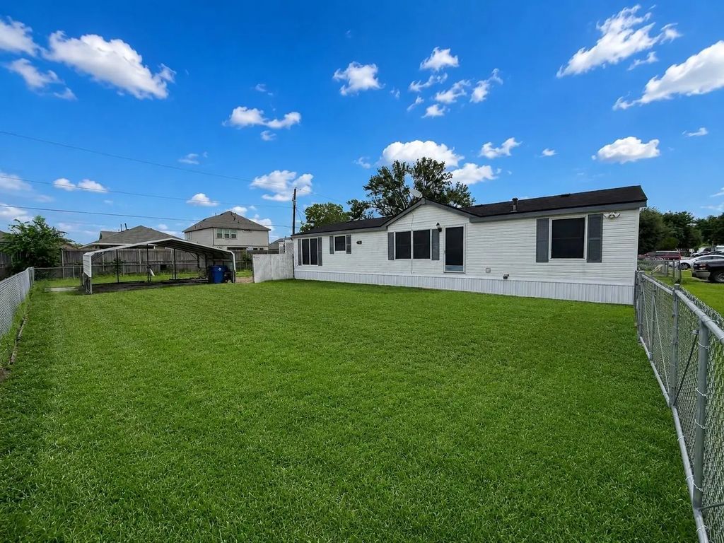 153 Prairie Lea Drive, Angleton
