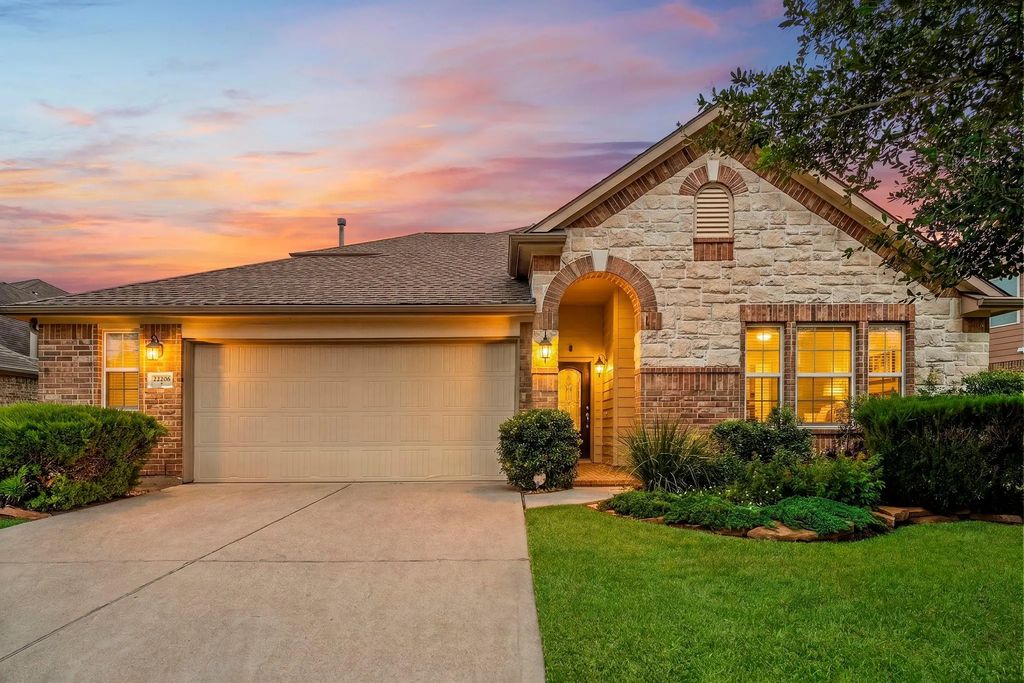 22206 Wenbury Drive, Tomball