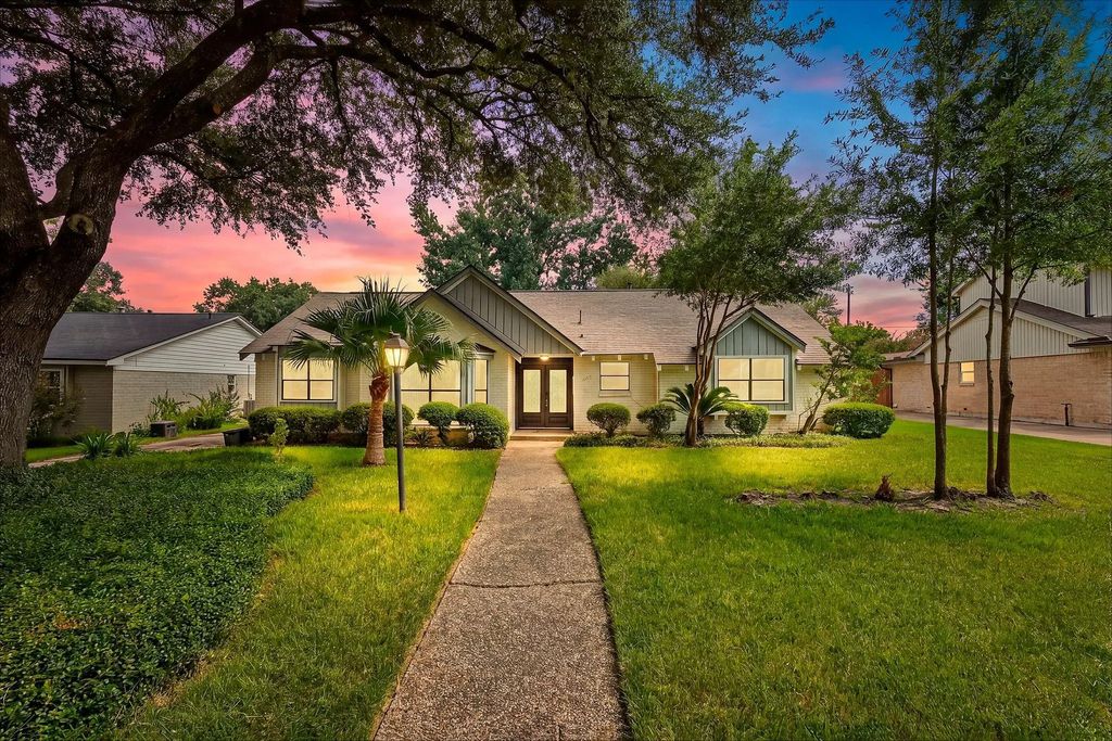 12523 Honeywood Trail, Houston