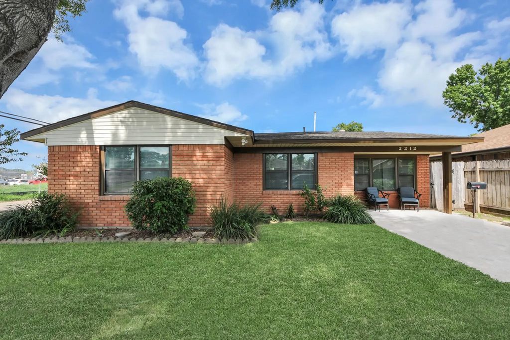 2212 Raspberry Lane, Pasadena