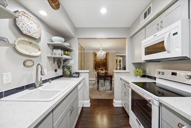 7555 Katy Fwy Freeway 138, Houston