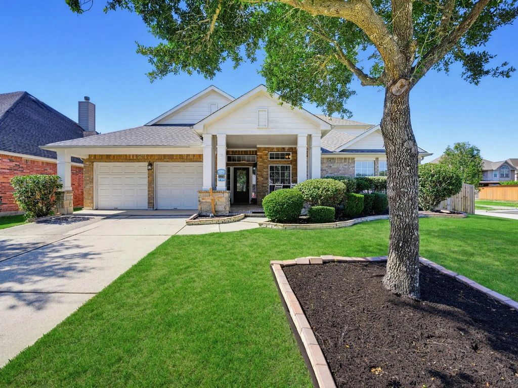 2521 Twisting Pine Court, Houston