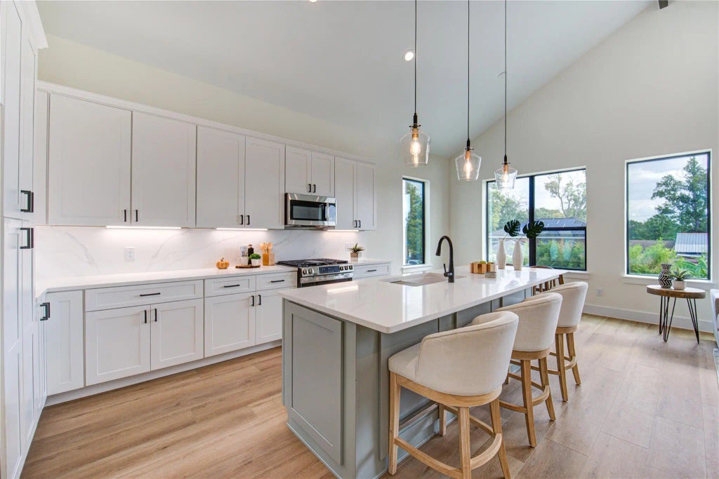 6125 Pacific Forest, Houston