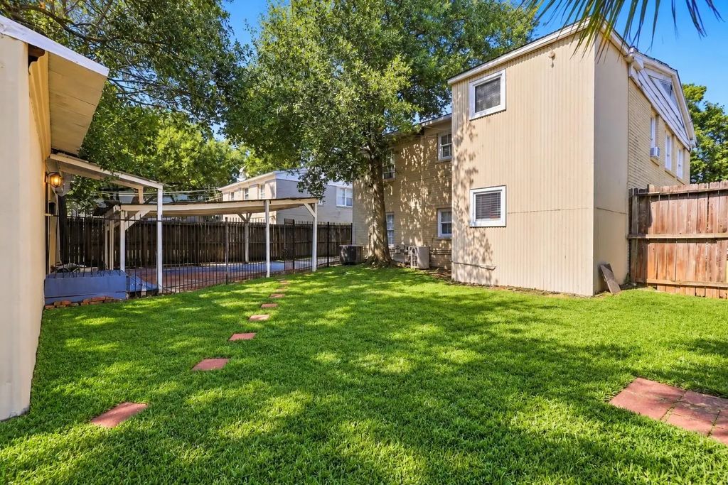 4505 Larch Lane B, Bellaire
