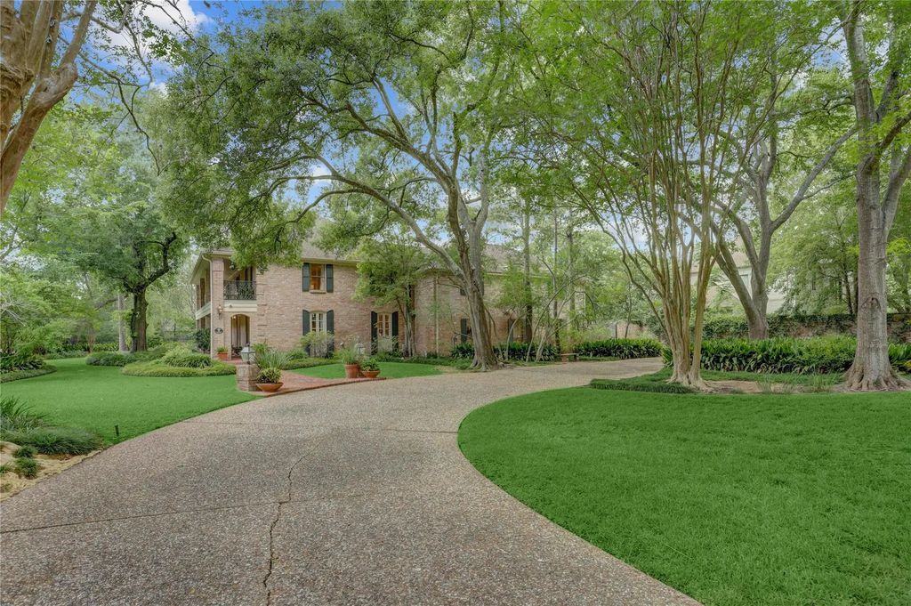 1 Stayton Circle, Piney Point Village