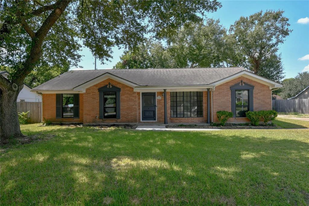 1126 Robert Street, Pearland
