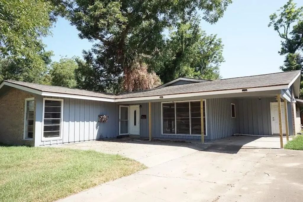 206 Carnation Street, Lake Jackson
