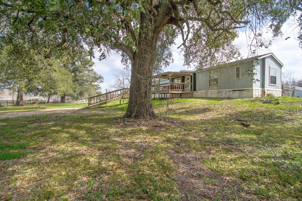 2801 County Road 444, Angleton