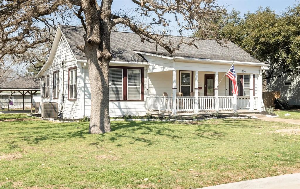 120 Fairway Drive, Bryan