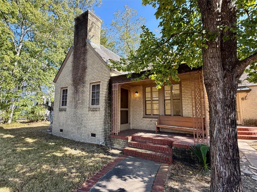 101 S Brewer Street, Navasota