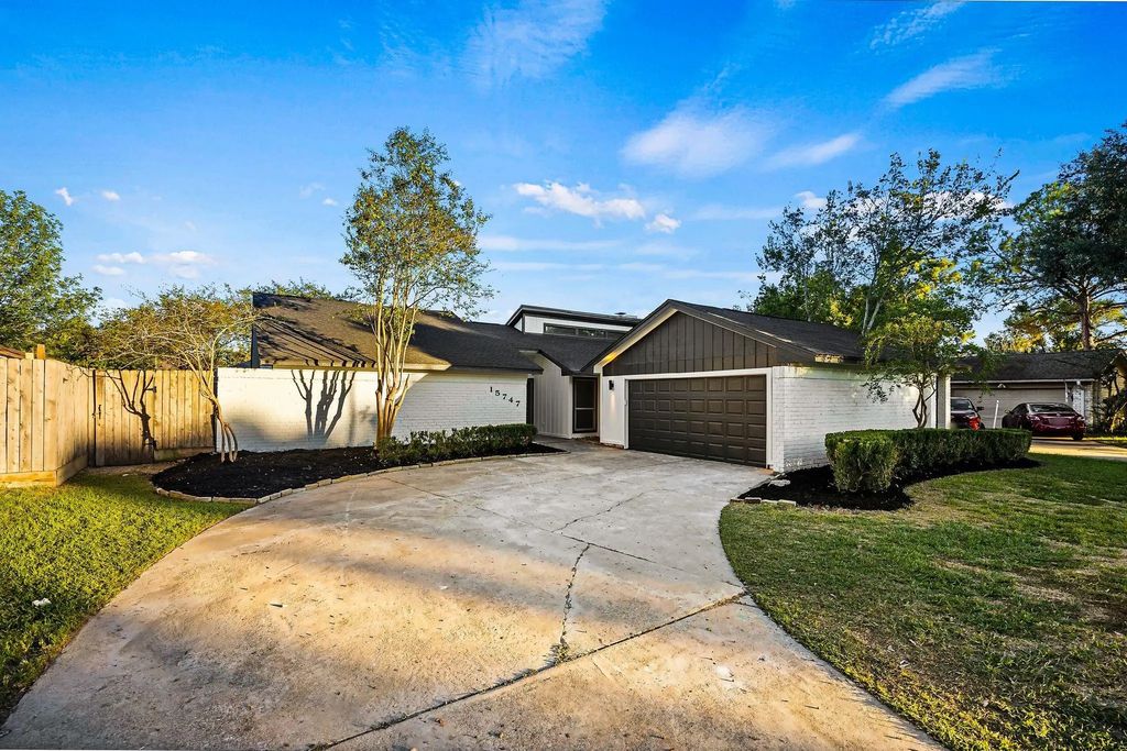 15747 Boulder Oaks Drive, Houston