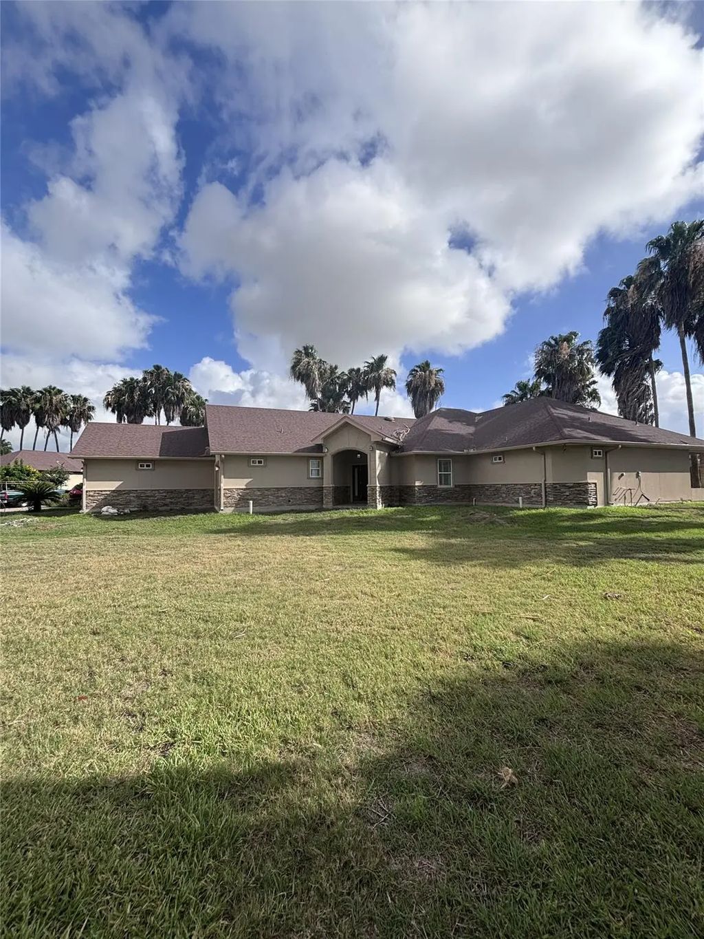 1001 Harbor Lane, La Joya