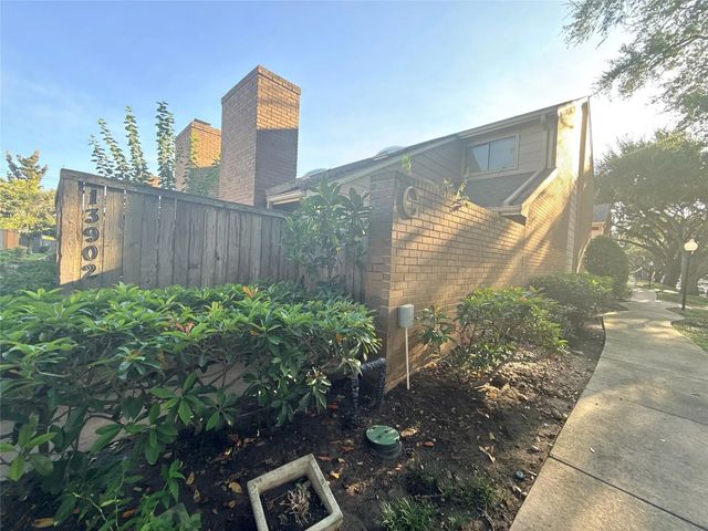 13902 Hollowgreen Drive 27, Houston