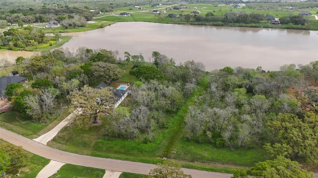 21502 Chenango Lake Drive, Angleton
