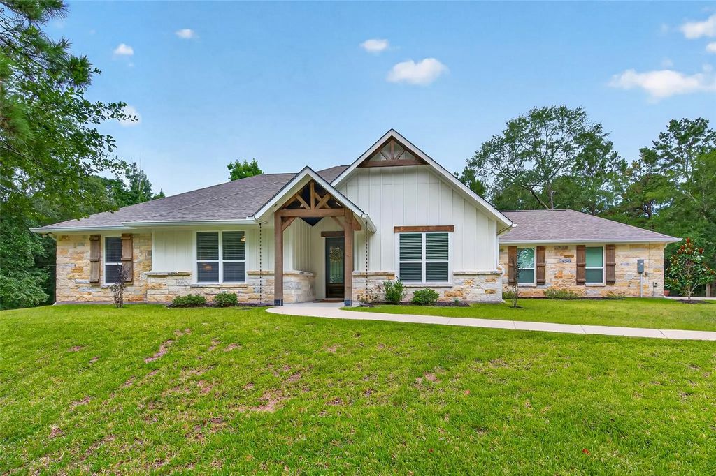 28080 Bridle Avenue, Waller