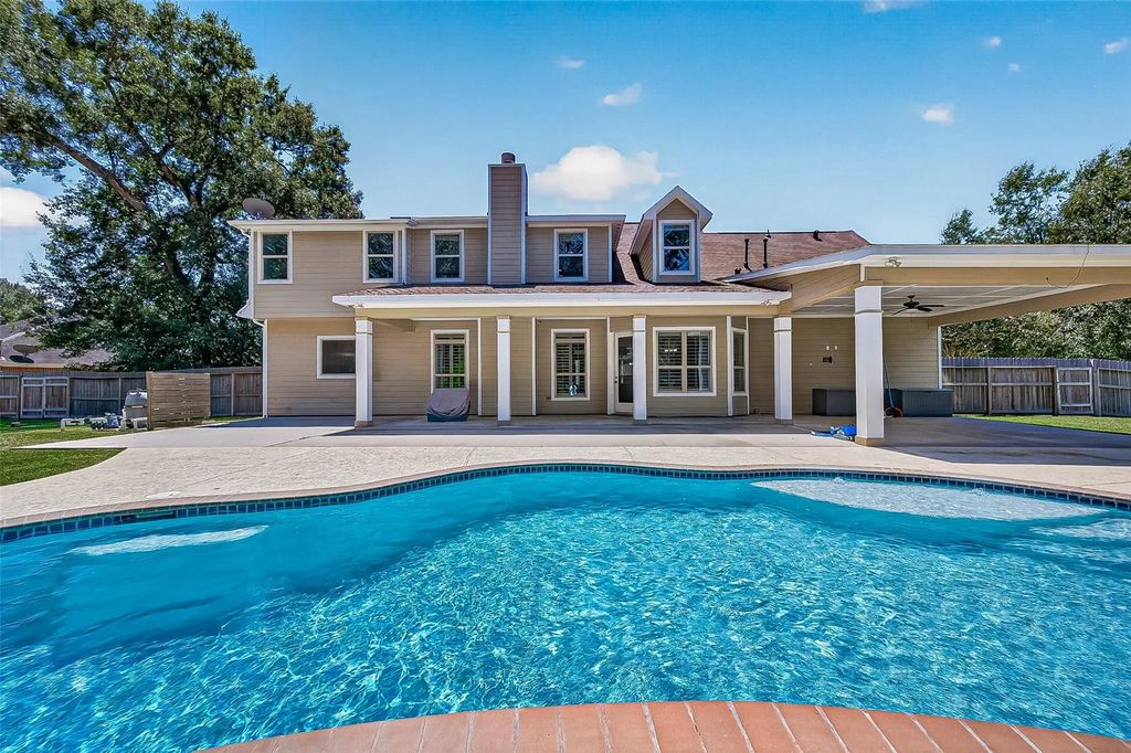 22040 Robins Road, Hockley